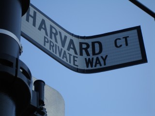 Harvard Ct Sign